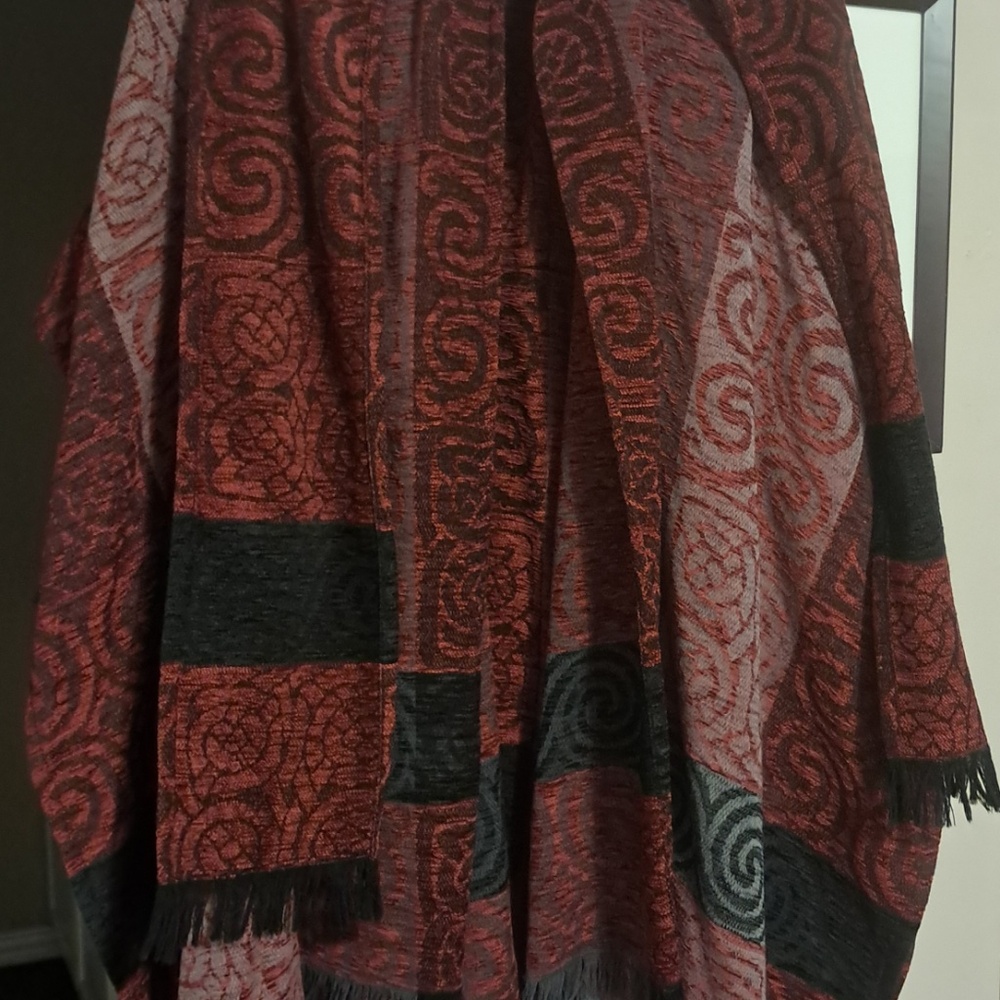 Irish Cape - Picture 4 of 6